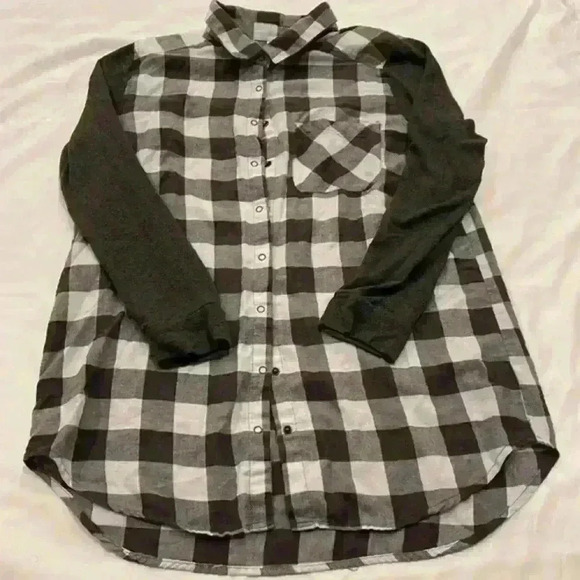 Make + Model Long Sleeve Plaid Shirt‎ - Picture 1 of 4